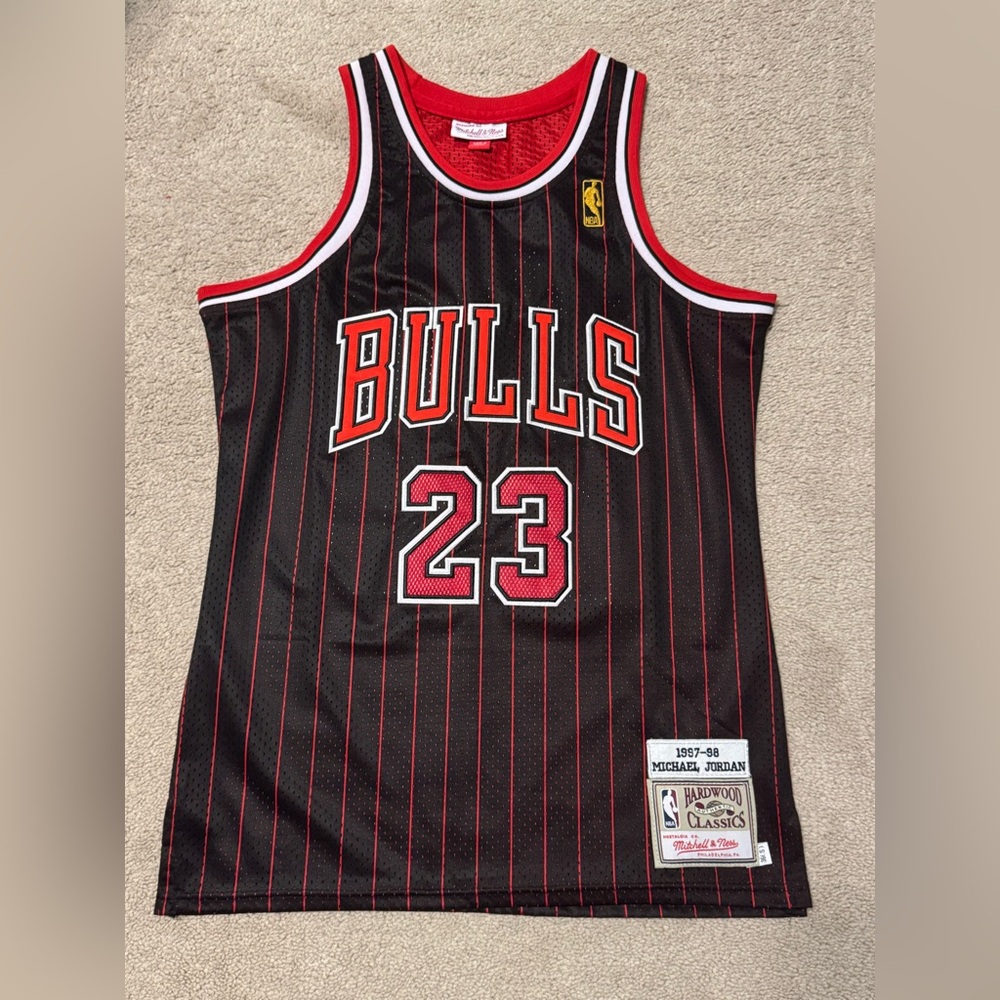 Mitchell & Ness Michael Jordan Bulls pinstripe Jersey